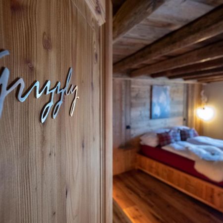 Grizzly Haus & Frosch Restaurant - Teritoria Varena Exterior foto
